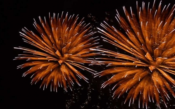 10λεπτα υπερθέαμα με βεγγαλικά από θαλαμηγό στο Αργοστόλι!