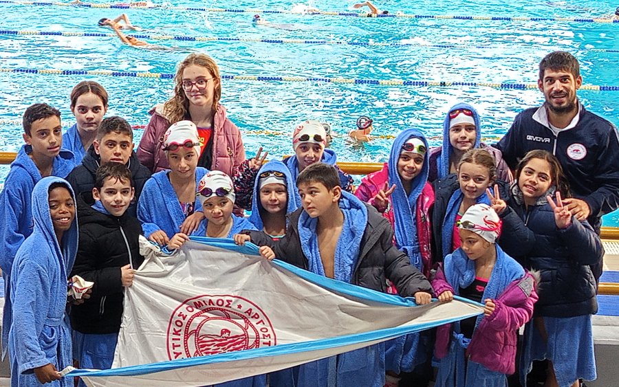 19 μετάλλια και 75 ατομικά ρεκόρ για τον ΝΟ Αργοστολίου στο Κύπελλο Χριστουγέννων στην Πάτρα