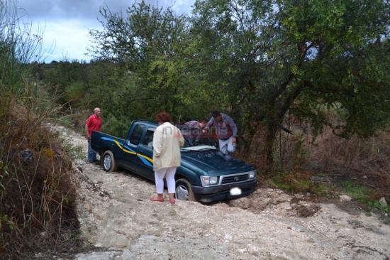 Ληξούρι: Αυτοκίνητο «κόλλησε» στη λάσπη!