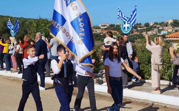 Με σεμνότητα και περηφάνια η παρέλαση για την 28η Οκτωβρίου στα Μεσοβούνια