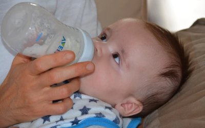 Βρεφικό γάλα: Έρχεται πλαφόν στην τιμή μετά τις εξωφρενικές αυξήσεις