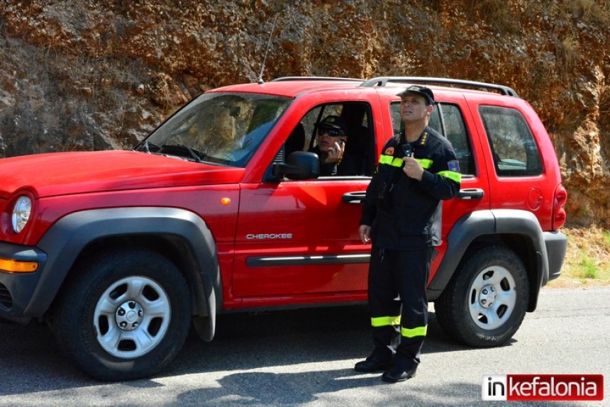 Ο Μιλτιάδης Τετενές (δεξιά) και δίπλα του μέσα στο όχημα ο Βασίλης Σολδάτος