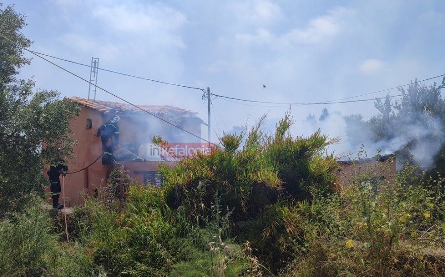 Φωτιά σε οικία στις Μηνιές - Άμεση η επέμβαση της Πυροσβεστικής, αποφεύχθηκαν τα χειρότερα (εικόνες/video)