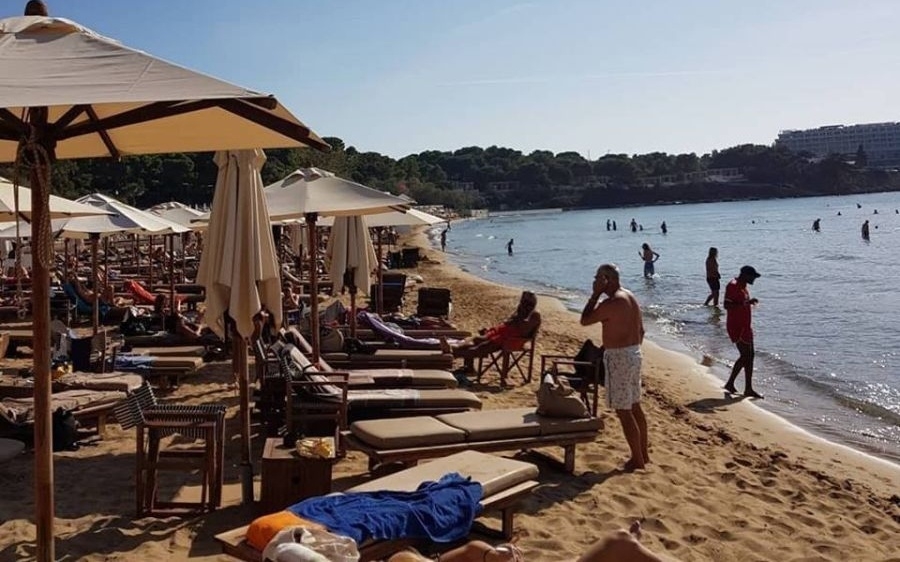 Οι «νόμοι» της παραλίας -Τι ισχύει για ξαπλώστρες, καντίνες, μουσική