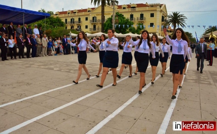 Όμορφη παρέλαση στο Αργοστόλι για την Ένωση των Επτανήσων  (εικόνες + video)