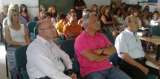 Από αριστερά προς δεξιά διακρίνονται ο Αντ/ρχης Κεφαλονιάς και Ιθάκης Σ. Κουρής και ο δημοτικός σύμβουλος Δήμου Κεφαλονιάς Δ. Αραβαντινός.