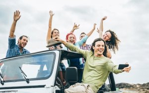 Έρευνα: Η Gen Z είναι η γενιά της τελευταίας στιγμής, ακόμη και στα ταξίδια