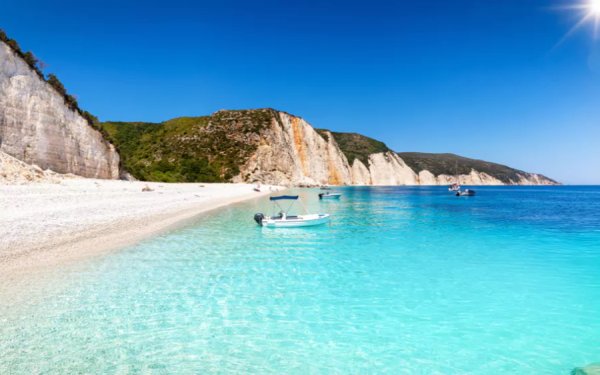 Η Φτέρη, η ωραιότερη ελληνική παραλία σύμφωνα με την DailyMail