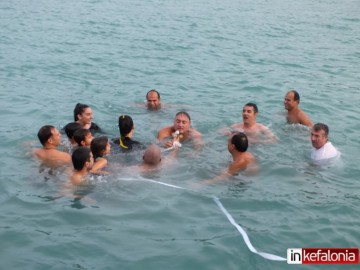Ο αγιασμός των υδάτων στο λιμανάκι της Αγίας Πελαγίας (εικόνες)