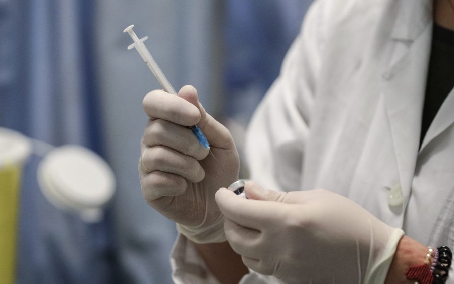 Εμβόλιο Kορονoϊού: Παραίτηση «βόμβα» στην επιτροπή του ΕΟΦ