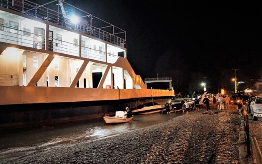 Ανεξέλεγκτο φέρι μπόουτ παρέσυρε 15 σκάφη στο Ρίο (εικόνες)