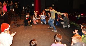 3ο Γυμνάσιο έχεις ταλέντο! Ξεχωριστή Χριστουγεννιάτικη γιορτή, με πενιές… ζεϊμπεκιές, τραγούδια και χορούς! (εικόνες + video)