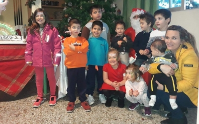 Ο Άγιος Βασίλης εμφανίστηκε στα Λουρδάτα! (εικόνες)