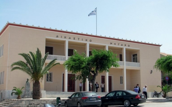 Η Βουλευτής για τα δεκαοκτώ ακίνητα της Κεφαλονιάς