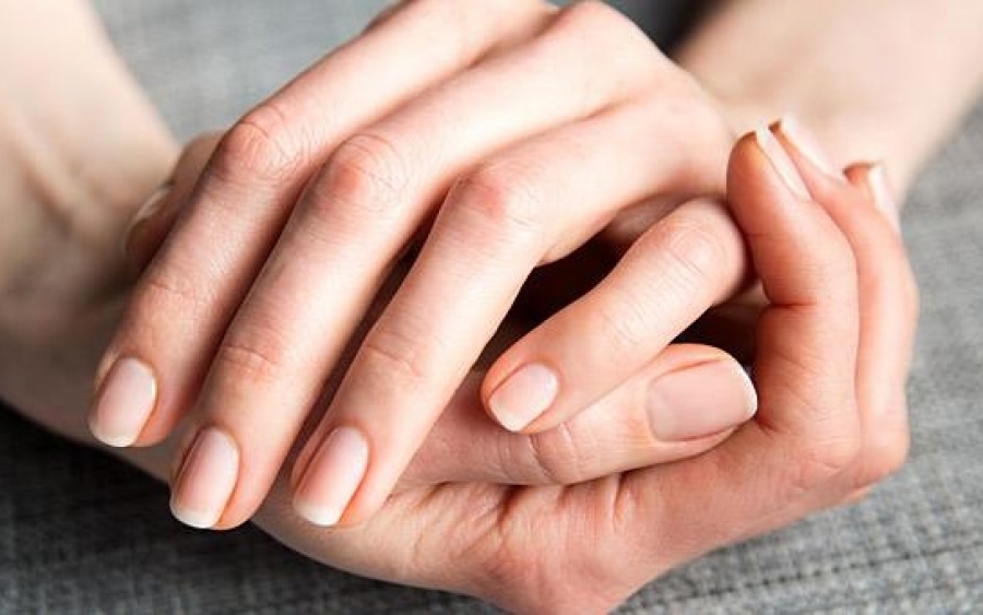 Κάθετες και οριζόντιες ραβδώσεις στα νύχια - Τι αποκαλύπτουν για την υγεία οι «αθώες» γραμμές