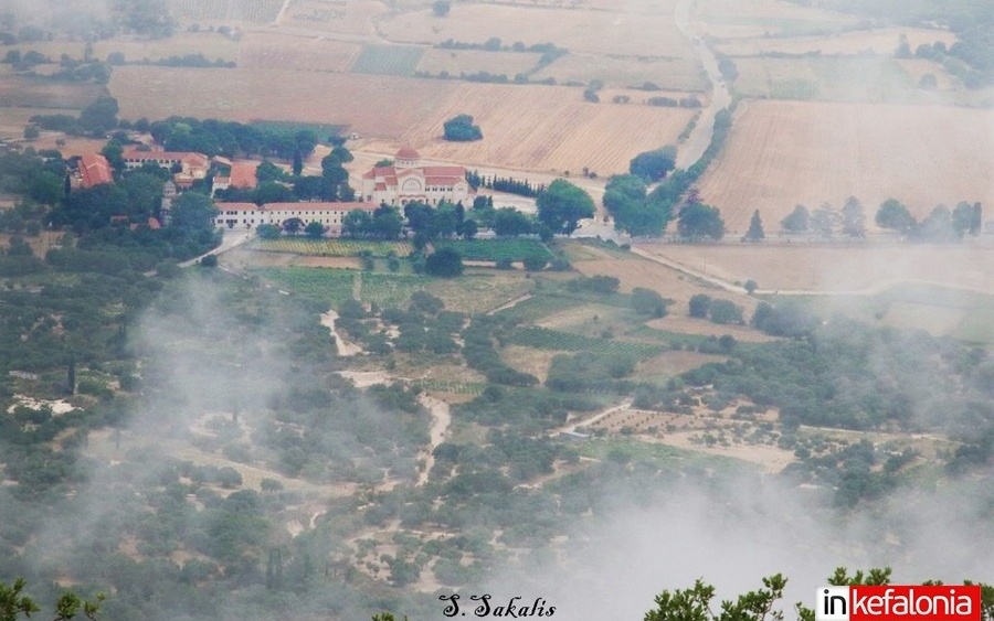 «Σκεπάστηκαν» από ομίχλη τα Ομαλά (εικόνες)