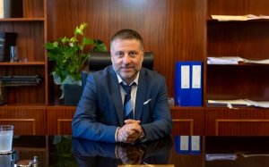 Τραυλός στον COSMOS 96,5 – Τι απαντά για την απουσία της ΠΙΝ από τις τουριστικές εκθέσεις και για το πρόστιμο στον ΦΟΔΣΑ