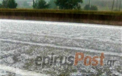 «Εξαφανίστηκε» η Εγνατία από το χαλάζι στα Ιωάννινα