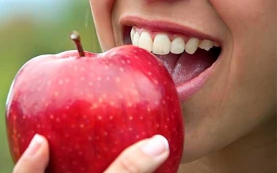 Τροφές που κάνουν καλό στα δόντια