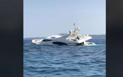 Παξοί: Πόζαραν για το Instagram ενώ το σκάφος τους βυθιζόταν!