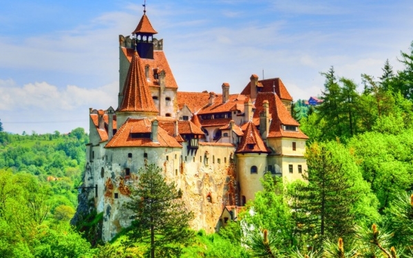 Ατμόσφαιρα μυστηρίου στην πόλη του Κόμη Δράκουλα