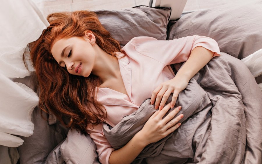 Ύπνος: 5 λόγοι για τους οποίους είναι καλύτερα να κοιμάσαι ανάσκελα