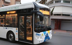 Σε εφαρμογή ο νέος ΚΟΚ: Στην Αθήνα κυκλοφορούν 10 αστικά λεωφορεία που... κόβουν κλήσεις σε ΙΧ
