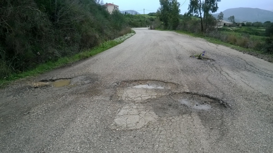 Παράπονα για την κακή κατάσταση του δρόμου Λιβάδι - Αργοστόλι (εικόνες)
