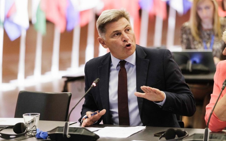 Ο Φαραντούρης ζητά διάλυση της Βουλής και εκλογές μετά τη νέα δικογραφία για Τέμπη