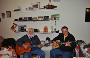 Τσάι...πολύ κουβέντα και όμορφες μουσικές στιγμές με τον "Αιγιαλό"