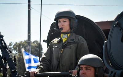 Δένδιας: Ξεκινά από το 2026 η εθελοντική θητεία γυναικών στον στρατό