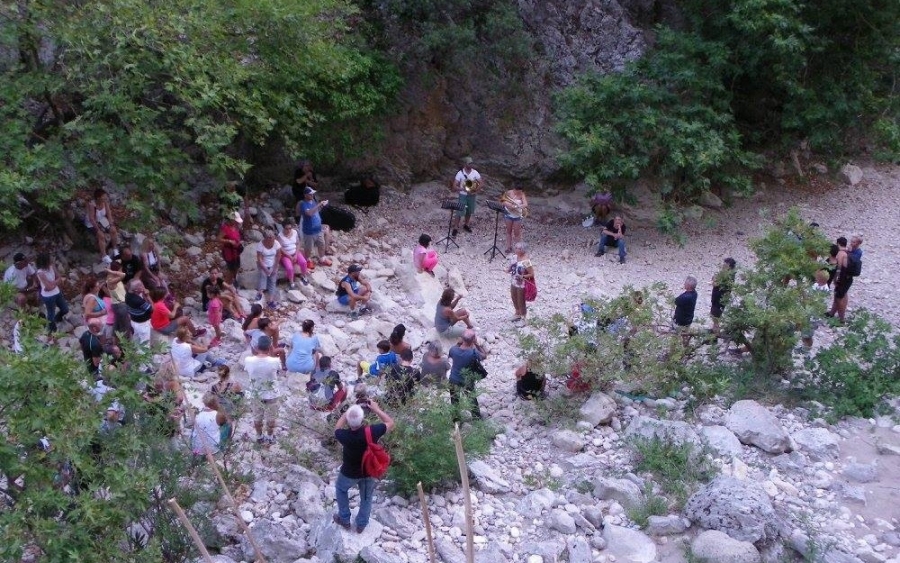 Περίπατος στο φαράγγι του Πόρου (εικόνες)