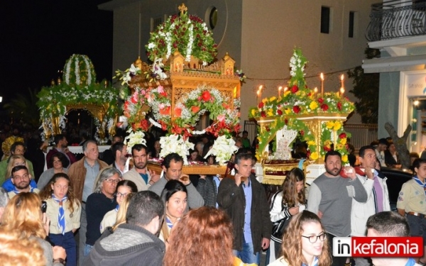 Με λαμπρότητα και κατάνυξη η κοινή περιφορά των επιταφίων του Αργοστολίου (εικόνες + video)