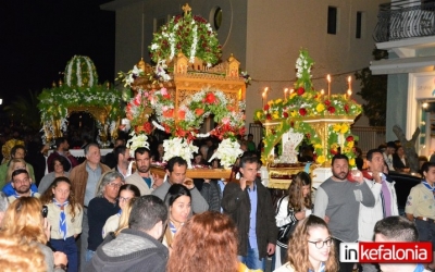 Με λαμπρότητα και κατάνυξη η κοινή περιφορά των επιταφίων του Αργοστολίου (εικόνες + video)