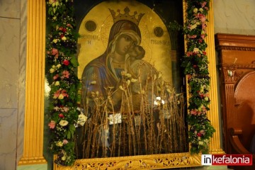 Ο Μέγας Εσπερινός της Παναγίας με τα κρινάκια στην Πάστρα (εικόνες + video)
