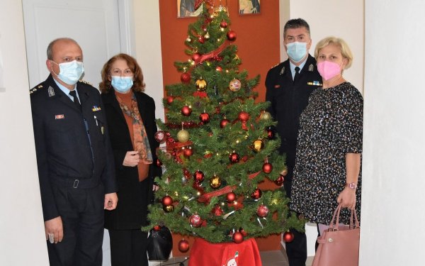 Αστυνομικοί της Διεύθυνσης Κεφαλονιάς συγκέντρωσαν και παρέδωσαν διάφορα είδη στο Ορφανοτροφείο Αργοστολίου «Ο Σωτήρ»