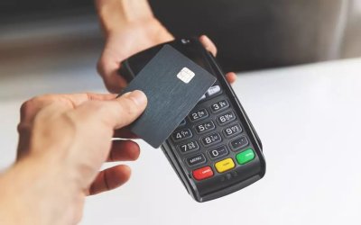 Στην τελική ευθεία η διασύνδεση ταμειακών με POS – Δεν θα δοθεί άλλη παράταση