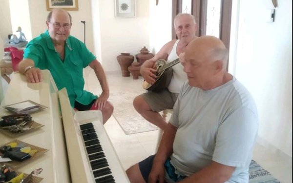 Αντώνιος Μπαμπούκης - Ένας κιθαρίστα της αγάπης και της καρδιάς