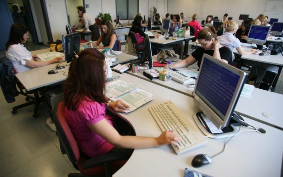 Δημόσιο: Τι αλλάζει σε άδεια μητρότητας -Τι ισχύει για υιοθεσίες & μεταβίβαση άδειας