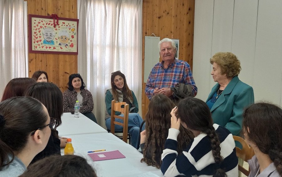 Επίσκεψη μαθητών του 2ου Γυμνασίου Αργοστολίου στο ΚΑΠΗ στο πλαίσιο δράσεων Ενεργού Πολίτη