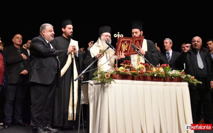 Ορκίστηκε εκ νέου δήμαρχος Αργοστολίου ο Θεόφιλος Μιχαλάτος και η νέα Δημοτική Αρχή - ‘’Θα σταθούμε αντάξιοι της εμπιστοσύνης σας&#039;&#039; το μήνυμά του