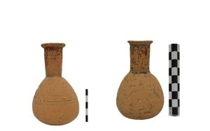 Δύο πήλινα βολβόσχημα μυροδοχεία από την Αρχαιολογική Συλλογή της Ιακωβατείου Βιβλιοθήκης - Το έκθεμα του Μαρτίου