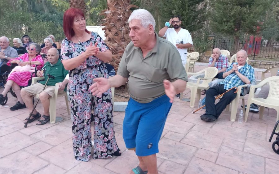Αποχαιρέτησαν το καλοκαίρι, χορεύοντας και τραγουδώντας, στο Δημοτικό Γηροκομείο Αργοστολίου (video)