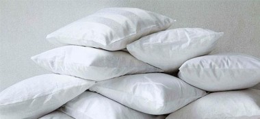 Πώς να κάνετε τα κιτρινισμένα μαξιλάρια σας σαν καινούρια