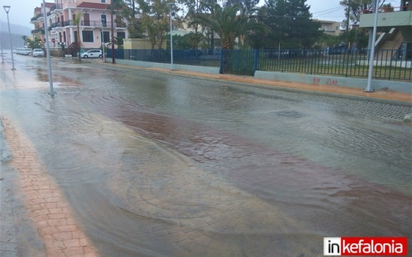 Tα νέα έργα στο Αργοστόλι «πνίγηκαν» στην πρώτη καταιγίδα! (εικόνες + video)