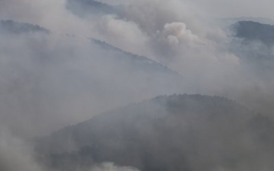 Φωτιά στον Σχίνο: 10 φορές πάνω σε σωματίδια η ατμόσφαιρα της Αθήνας