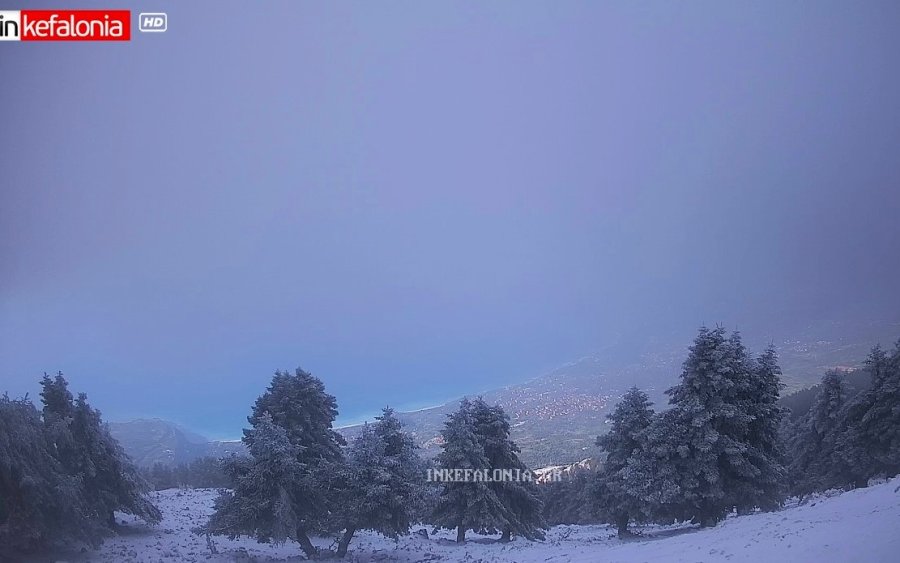 Στα λευκά η Κεφαλονιά: Χιονισμένος ο Αίνος και τα ορεινά των Διλινάτων