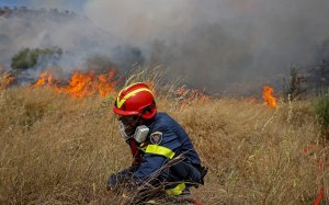 Φωτιά στα Σβορωνάτα - Άμεση η επέμβαση της Πυροσβεστικής