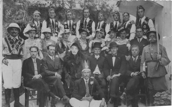 Μουσοποριαράτα: Μια φωτογραφία του 1939 από αυθεντική Κεφαλονίτικη Μάσκαρα