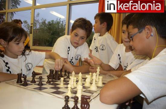 Σχολικοί Σκακιστικοί Αγώνες: Πύργοι, βασίλισσες και… κοφτερά μυαλά! (photos +video)